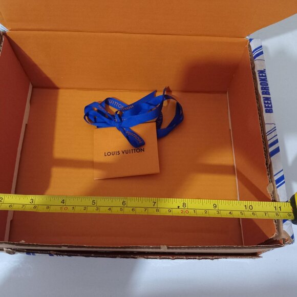 2 Louis Vuitton Boxes and Bows - Picture 7 of 9